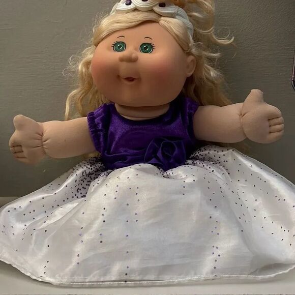 Cabbage Patch Other - Cabbage Patch Kids 2014 Limited Edition Holiday - Blonde with Green Eyes - Purpl